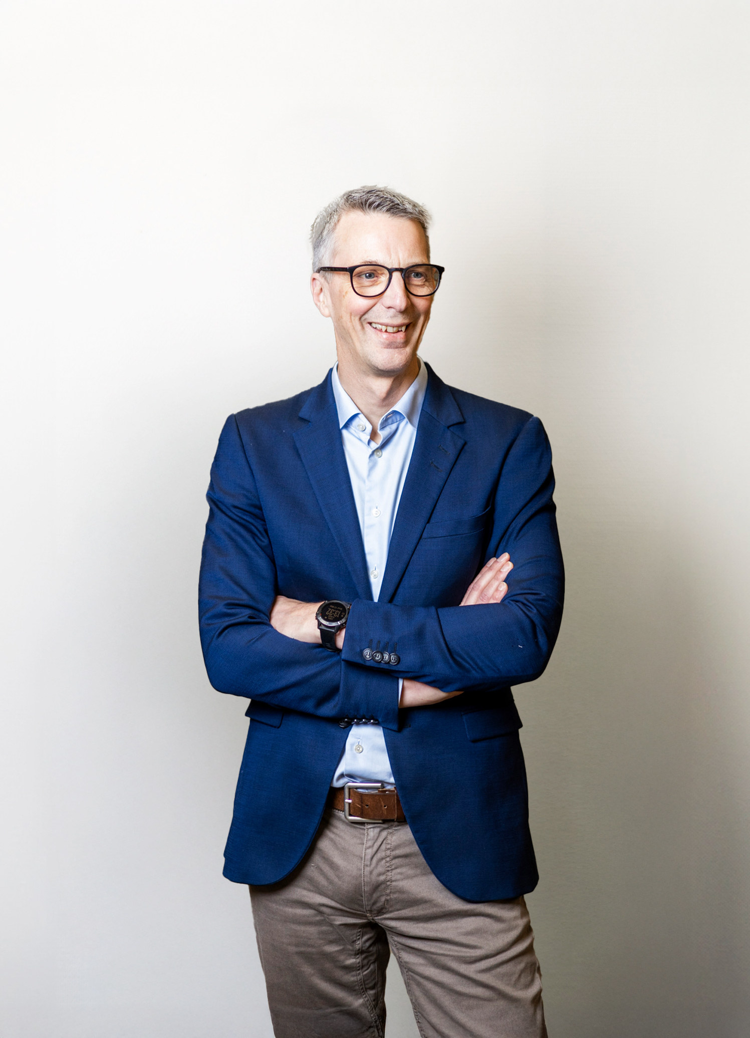 https://husetinvest.se/wp-content/uploads/2024/04/Samuel-vit-bakgrund-1.png